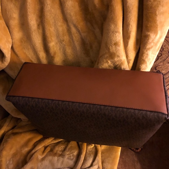 Michael Kors Lexington Large Hobo - Picture 2 of 3